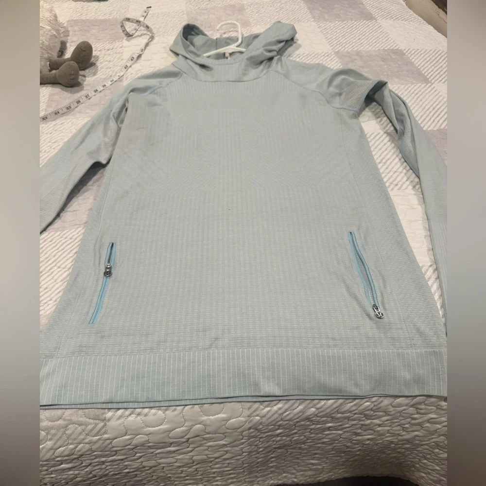 Lululemon Geo top in light blue- see details